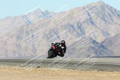 media/Dec-01-2025-Moto Forza (Mon) [[2daa91e15f]]/3-Beginner Group/Session 4 Turn 9/